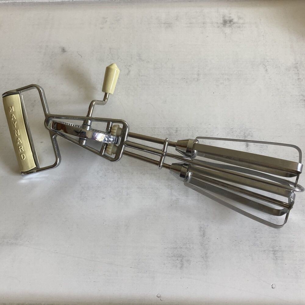 Vintage MAYNARD Egg Beater Mixer Off White Handle Manual Crank No 54 Mid Century